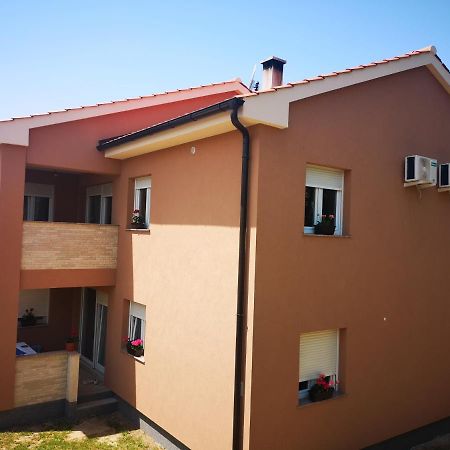 Apartmani Manda Omišalj Exteriör bild