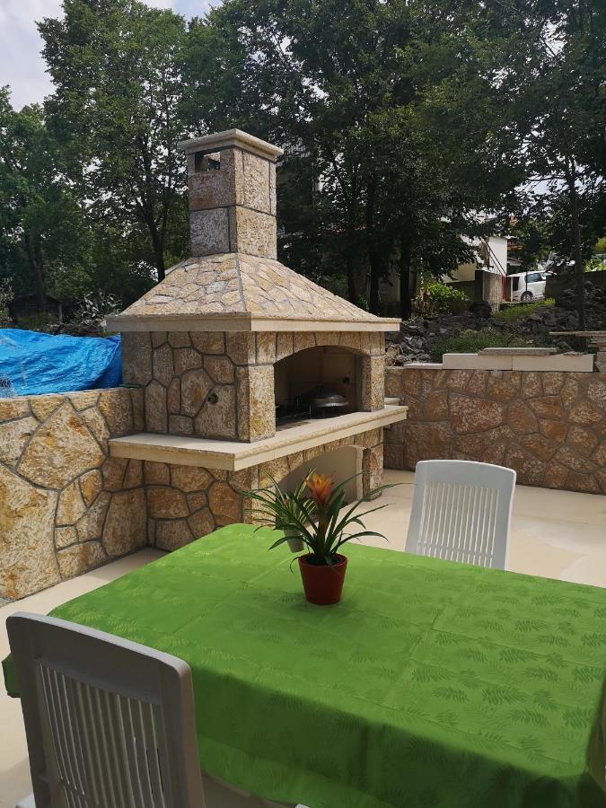 Apartmani Manda Omišalj Exteriör bild