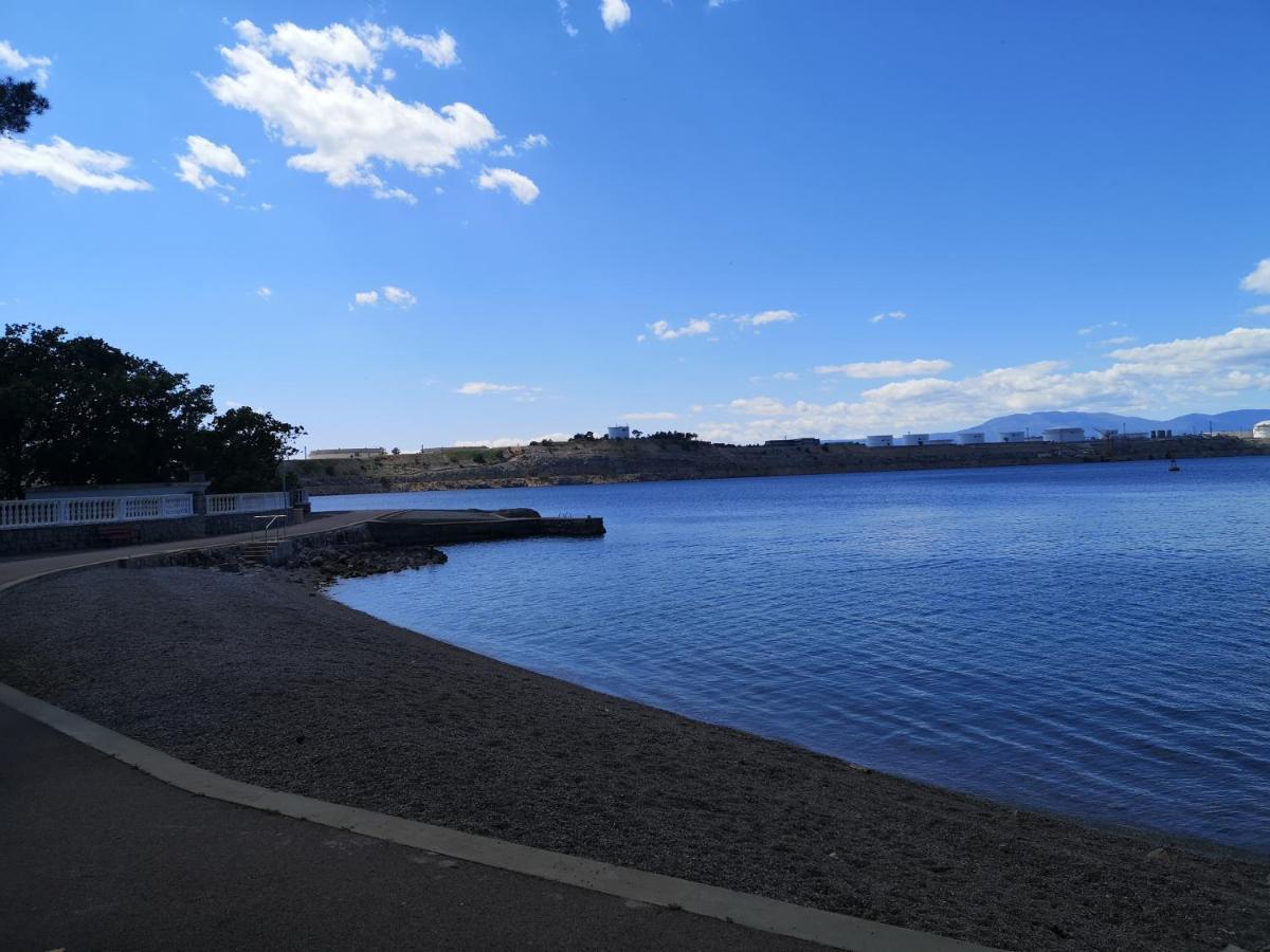 Apartmani Manda Omišalj Exteriör bild