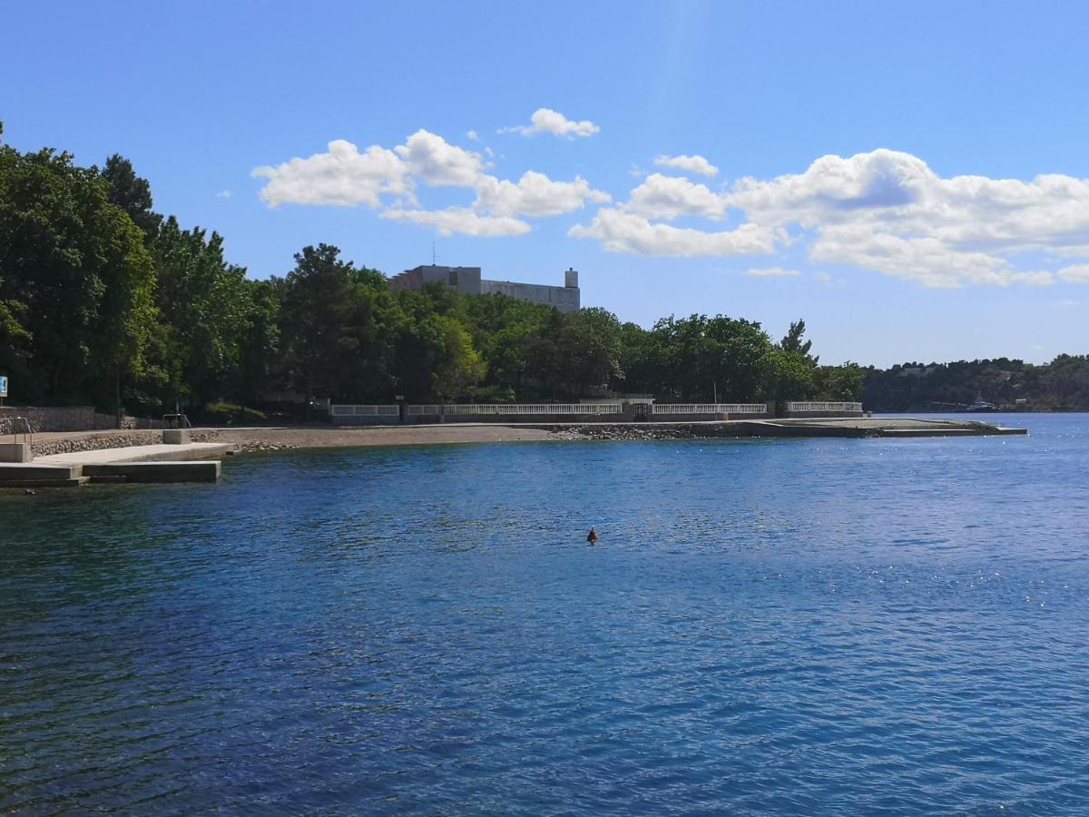 Apartmani Manda Omišalj Exteriör bild