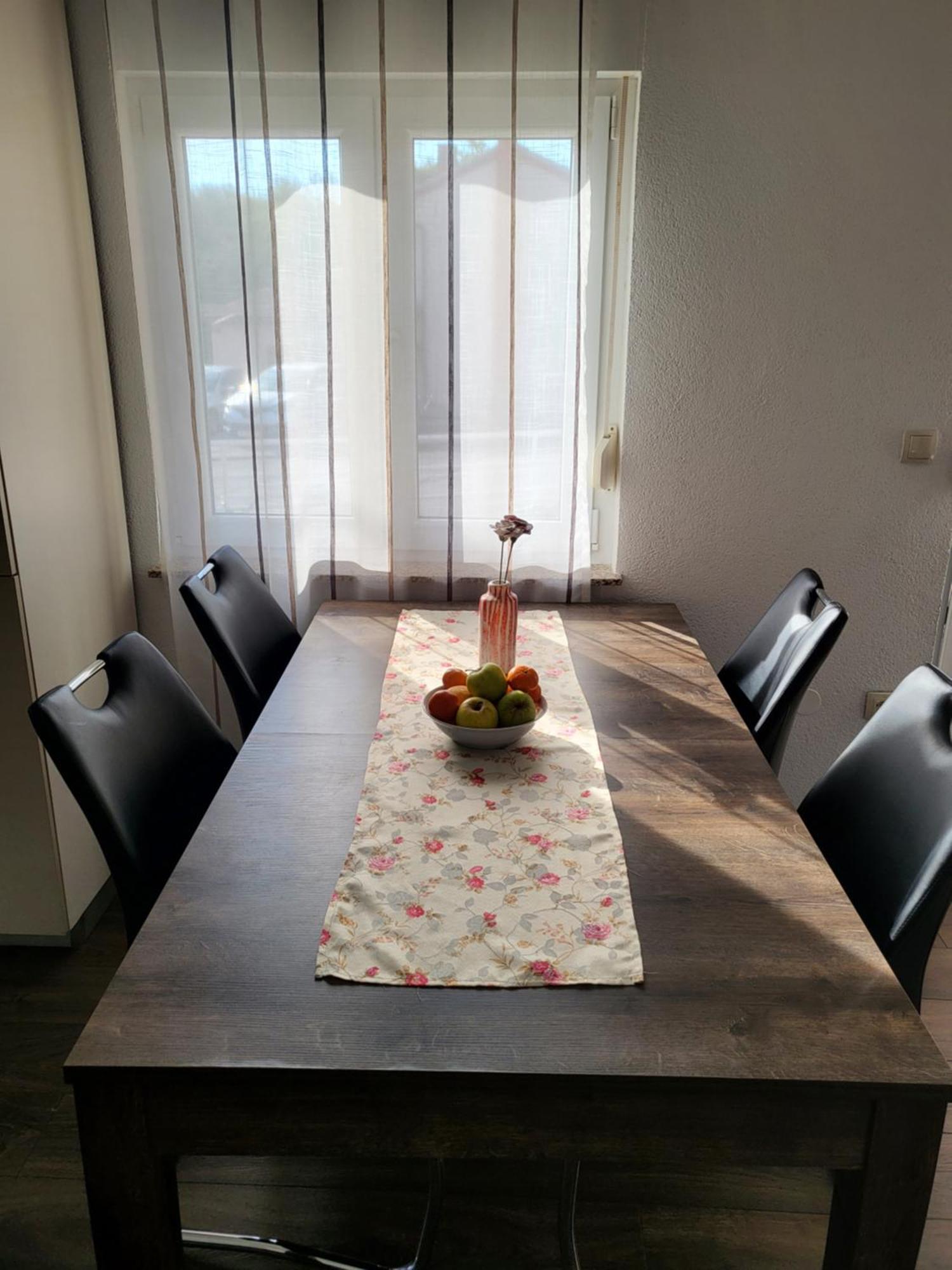 Apartmani Manda Omišalj Exteriör bild