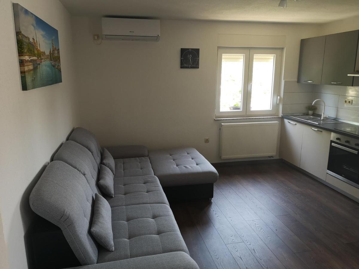 Apartmani Manda Omišalj Exteriör bild
