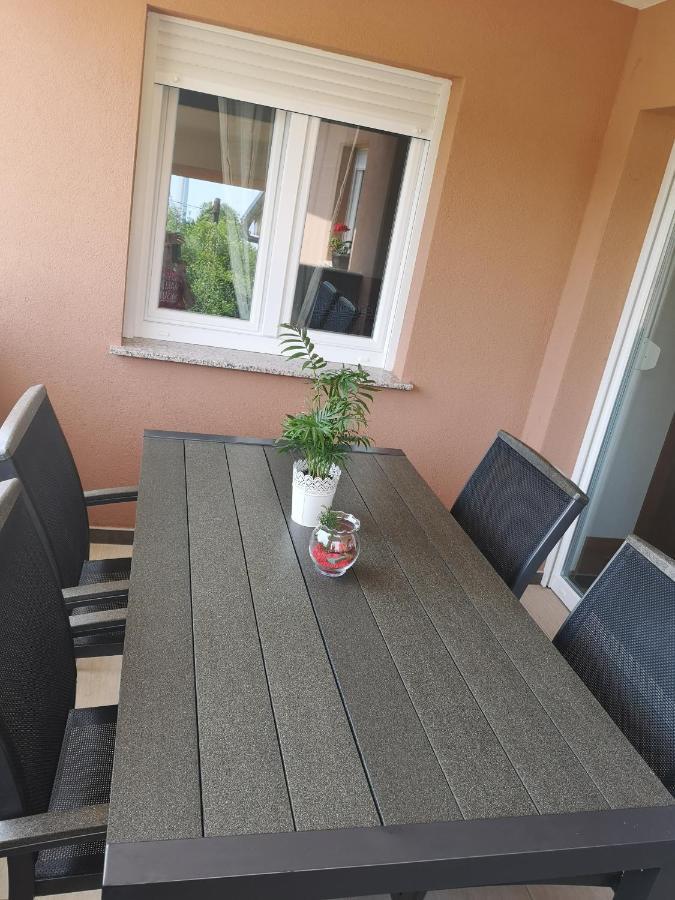 Apartmani Manda Omišalj Exteriör bild