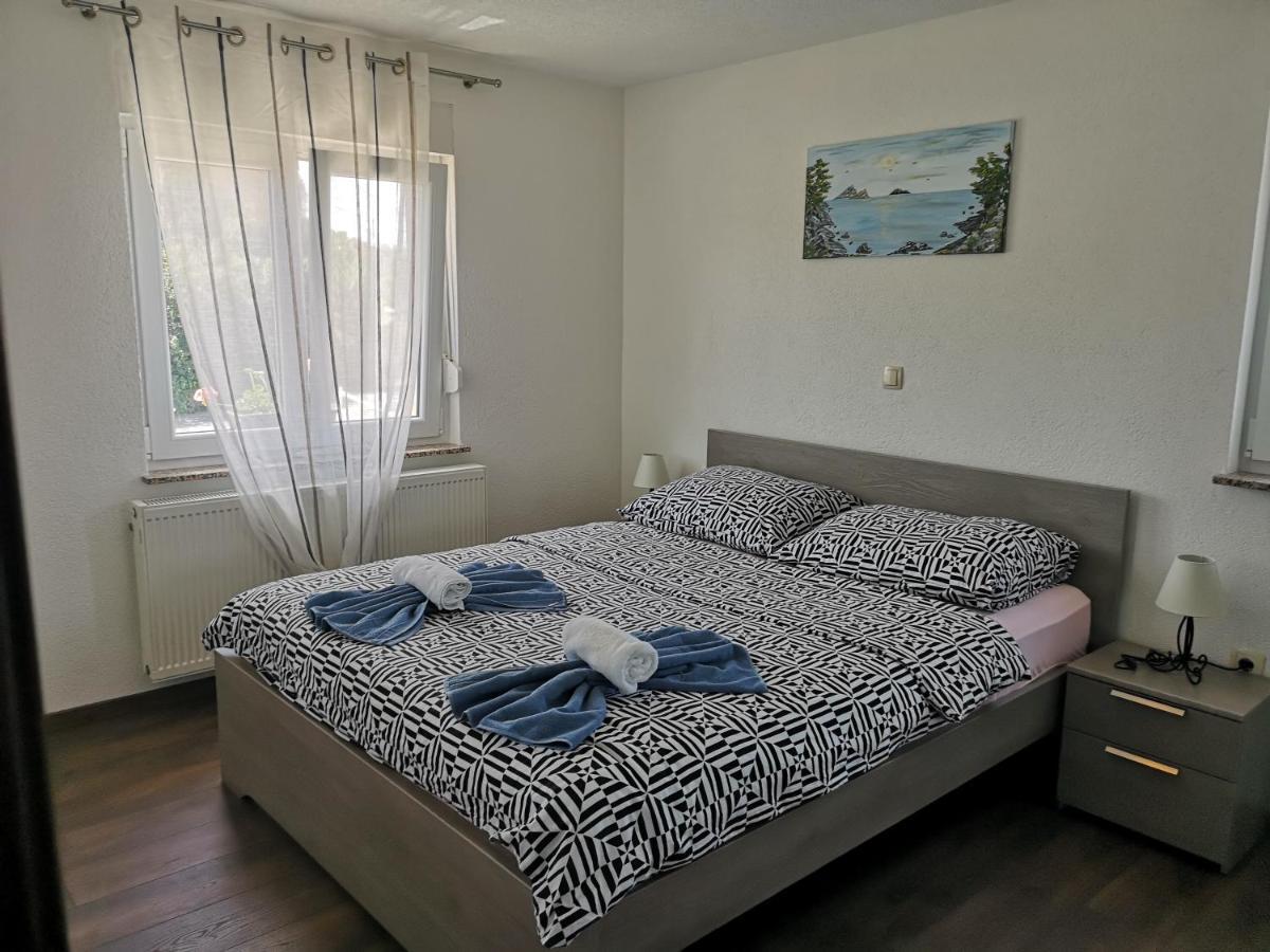 Apartmani Manda Omišalj Exteriör bild
