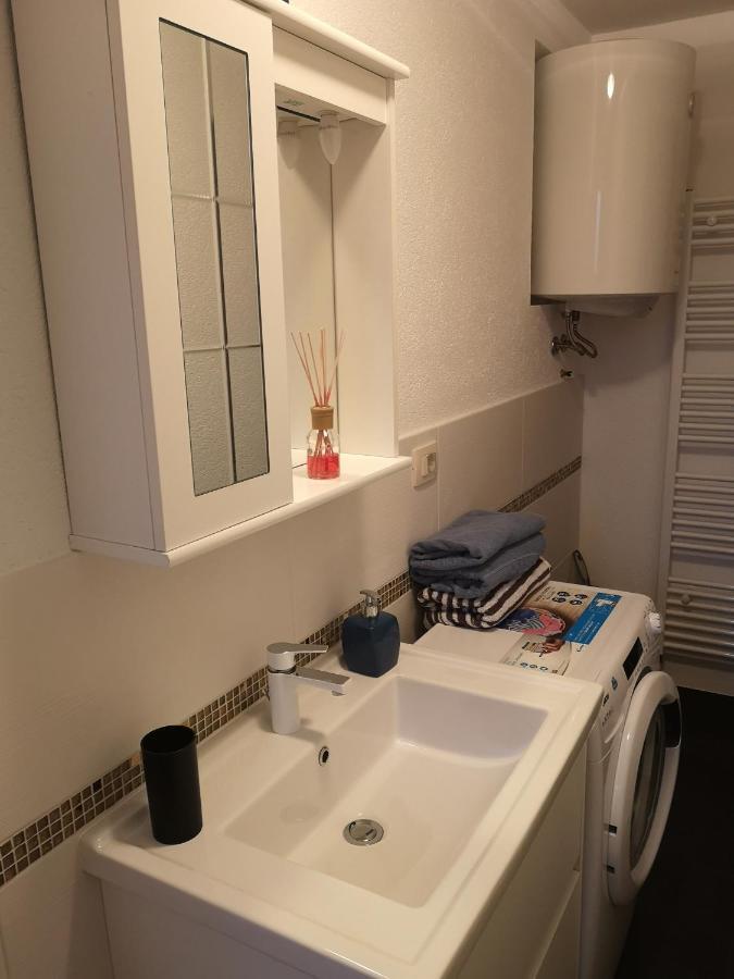 Apartmani Manda Omišalj Exteriör bild