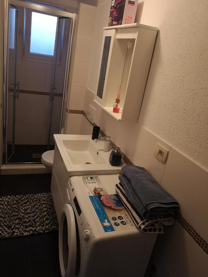 Apartmani Manda Omišalj Exteriör bild